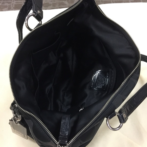 Classic Coach fabric handbag - Picture 5 of 8